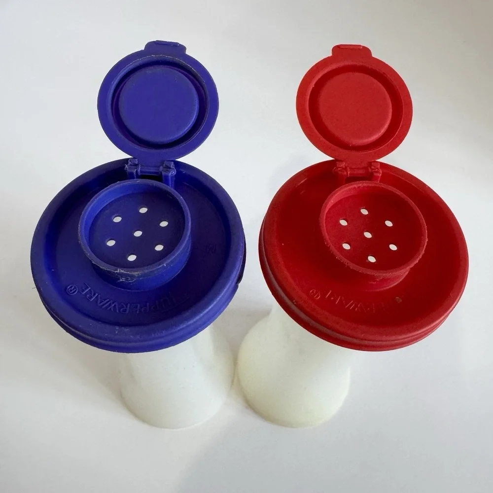 Tupperware Hourglass Salt & Pepper Shakers Blue &‎ Red Top